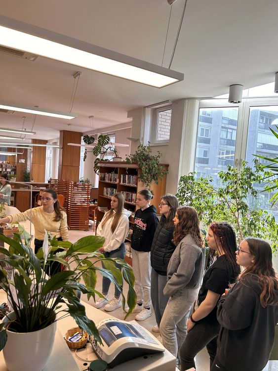 11.D-sek könyvtárlátogatása