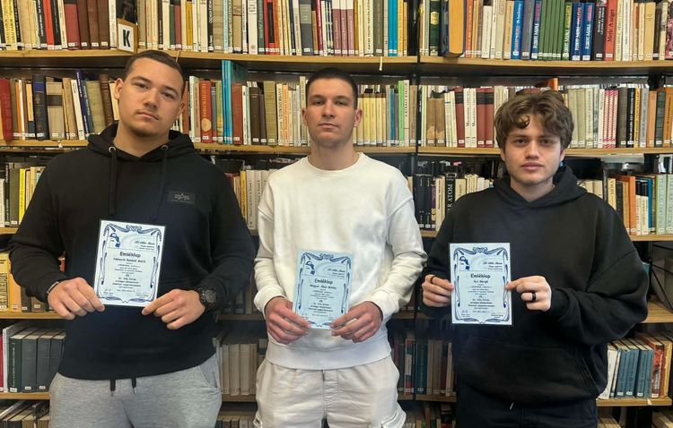 13.E hírmondó: Illemtani verseny