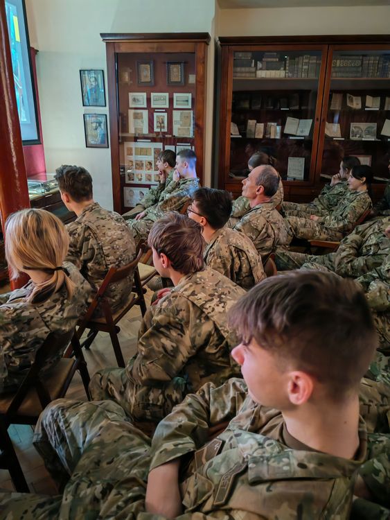 Honvédkadétok a Smidt Múzeumban