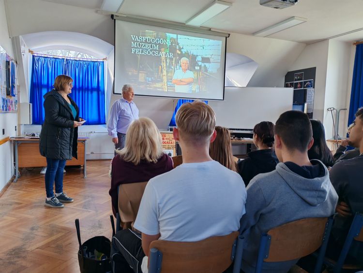 Rendhagyó történelemórák a Savariában