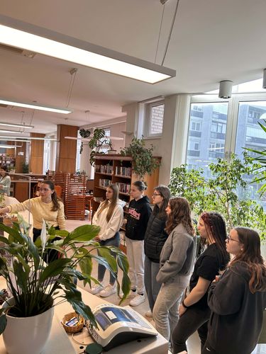 11.D-sek könyvtárlátogatása