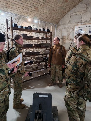 Honvédő hőseink nyomában