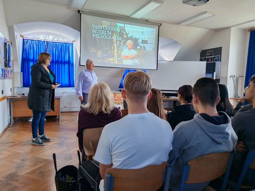 Rendhagyó történelemórák a Savariában